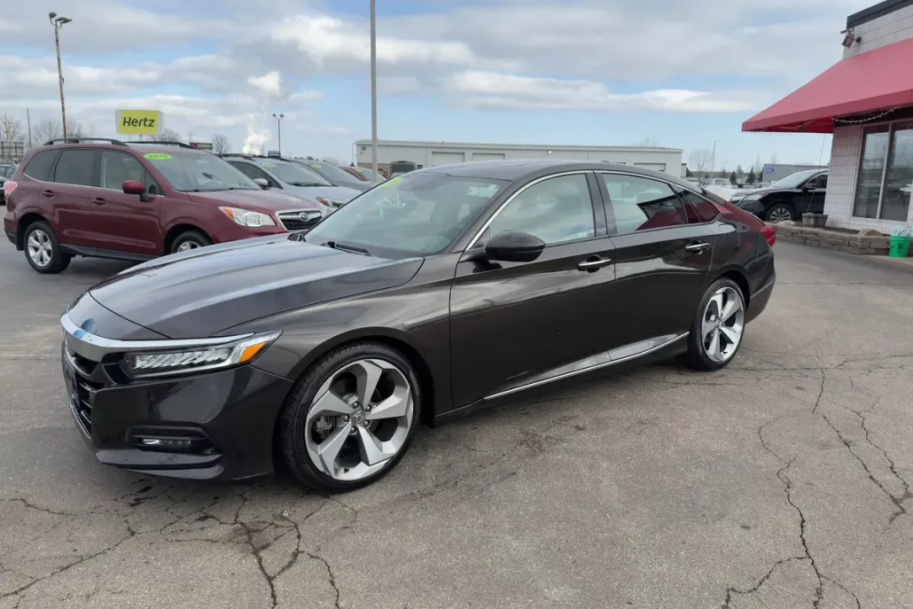 2018 Honda Accord Touring photo 1