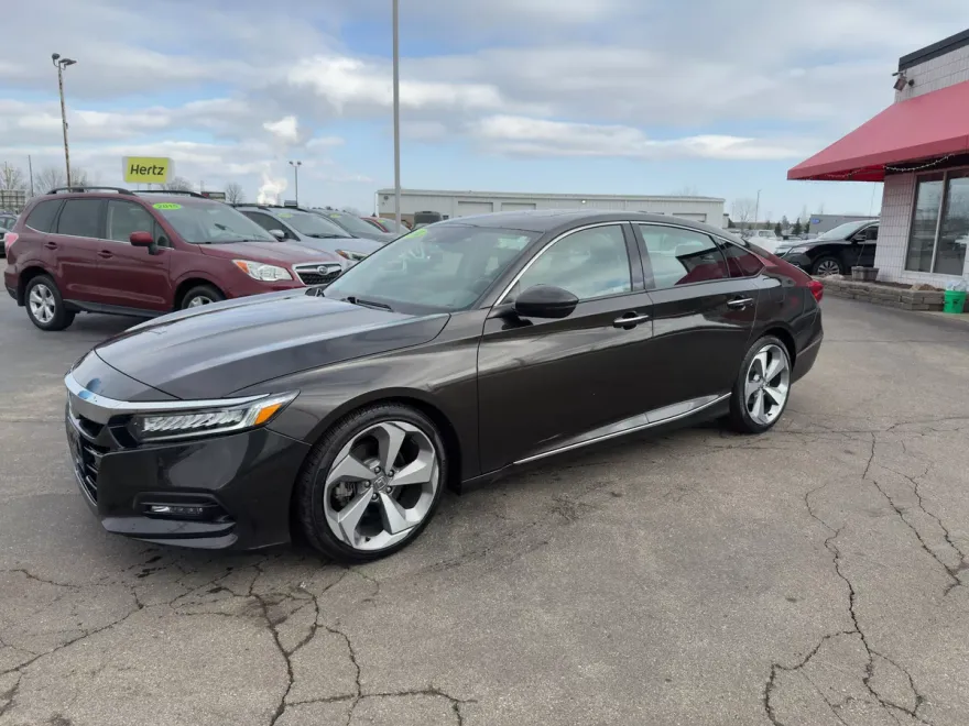 2018 Honda Accord Touring photo 1