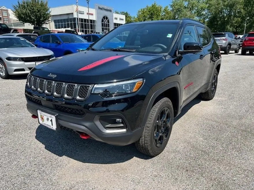 2023 Jeep Compass Trailhawk photo 1