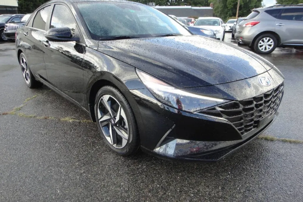 2023 Hyundai Elantra Limited photo 1