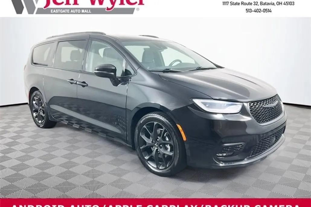2021 Chrysler Pacifica Touring photo 1