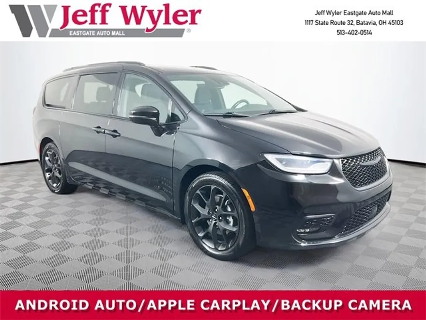 2021 Chrysler Pacifica Touring photo 1