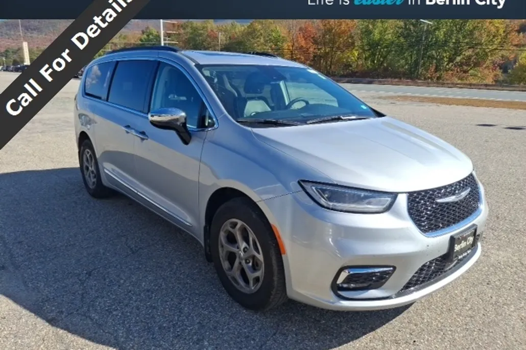 2023 Chrysler Pacifica Limited photo 1