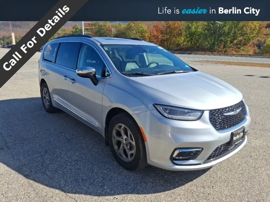 2023 Chrysler Pacifica Limited photo 1
