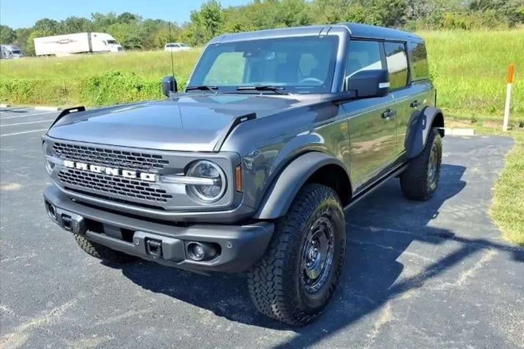 2025 Ford Bronco Badlands photo 1