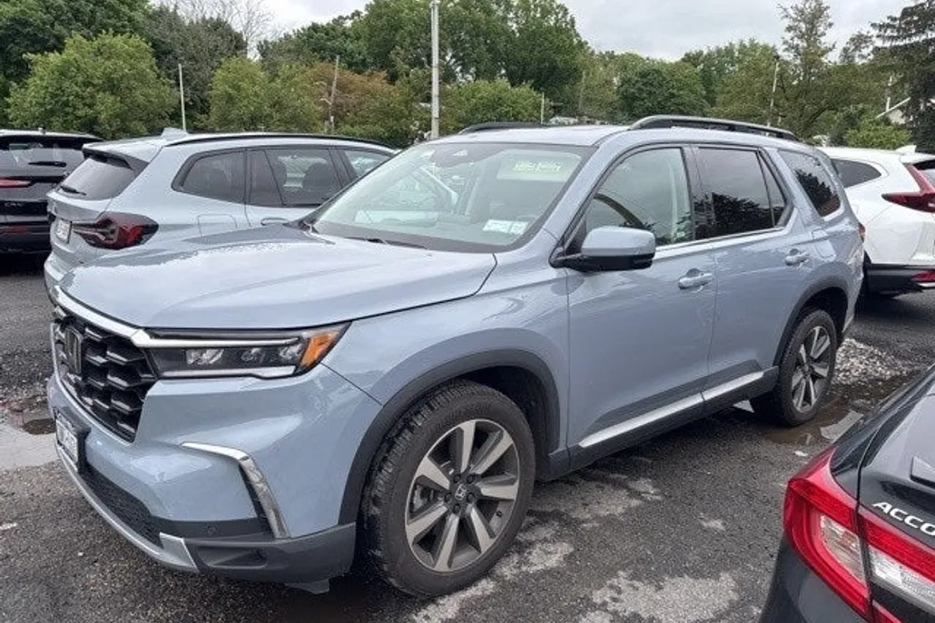 2024 Honda Pilot Touring photo 1