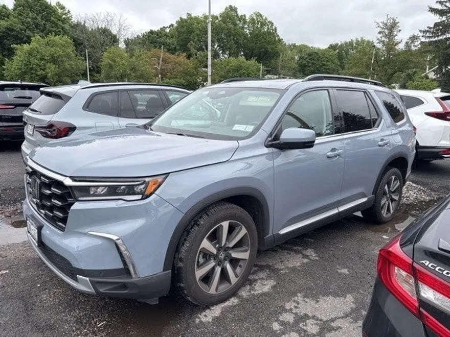 2024 Honda Pilot Touring photo 1