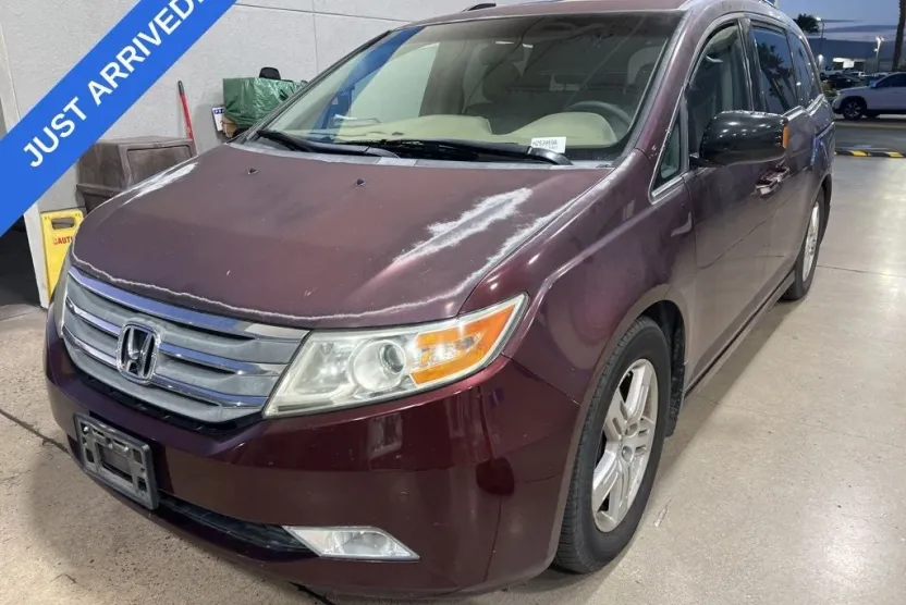 2011 Honda Odyssey Touring photo 1