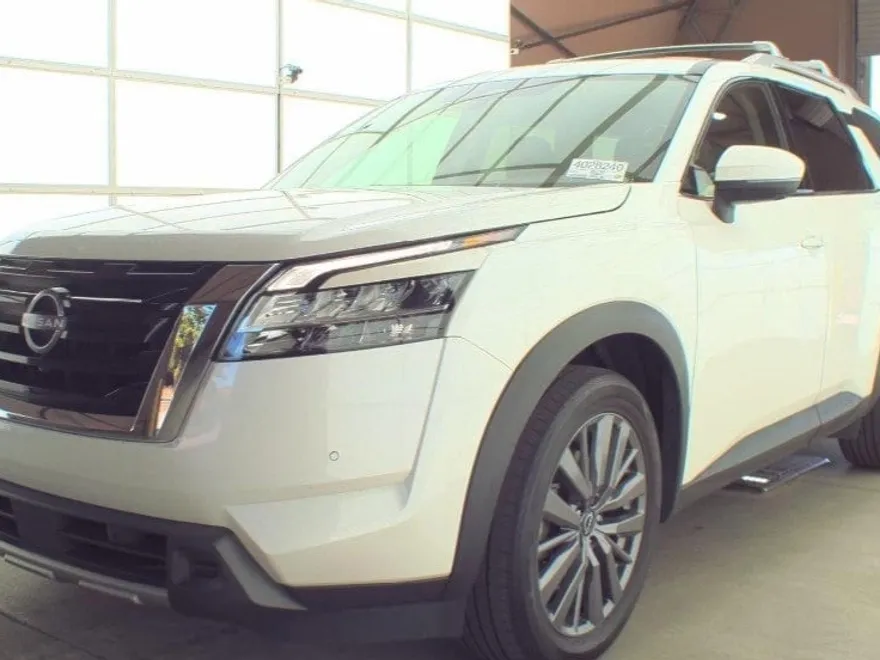2023 Nissan Pathfinder SL photo 1