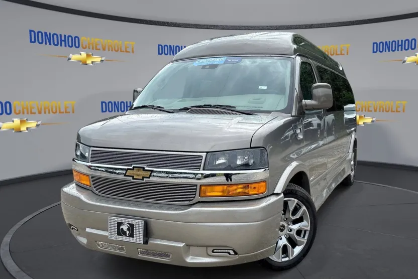 2025 Chevrolet Express Cargo 2500 photo 1