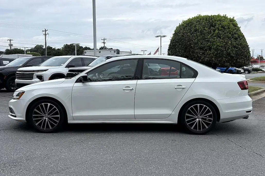 2017 Volkswagen Jetta 1.8T Sport photo 1