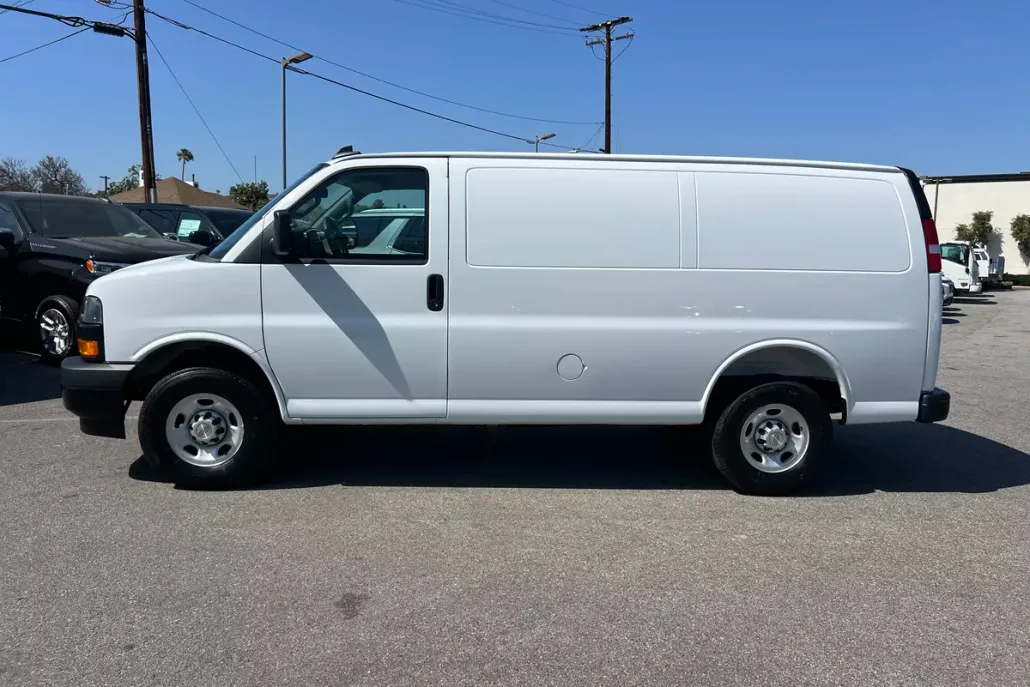2025 Chevrolet Express Cargo 2500 photo 1