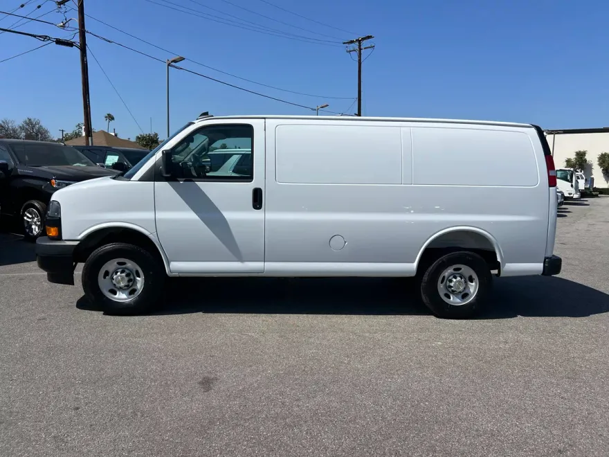 2025 Chevrolet Express Cargo 2500 photo 1