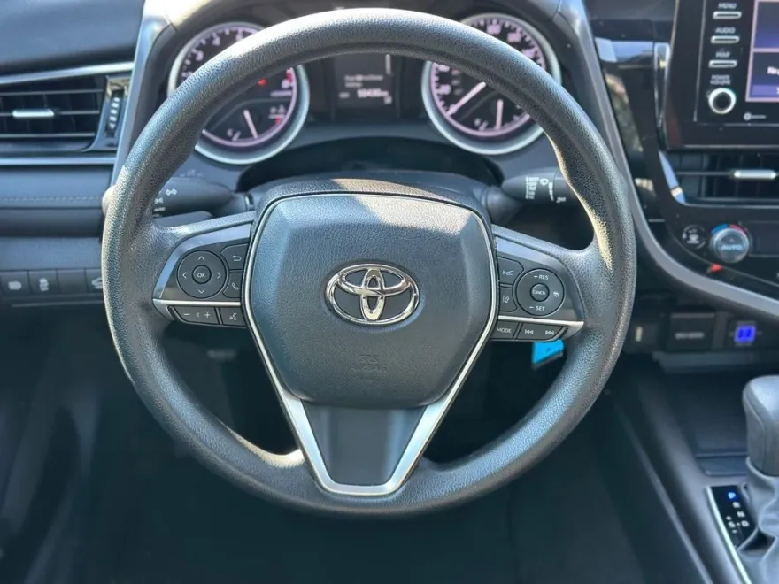 2023 Toyota Camry LE photo 1