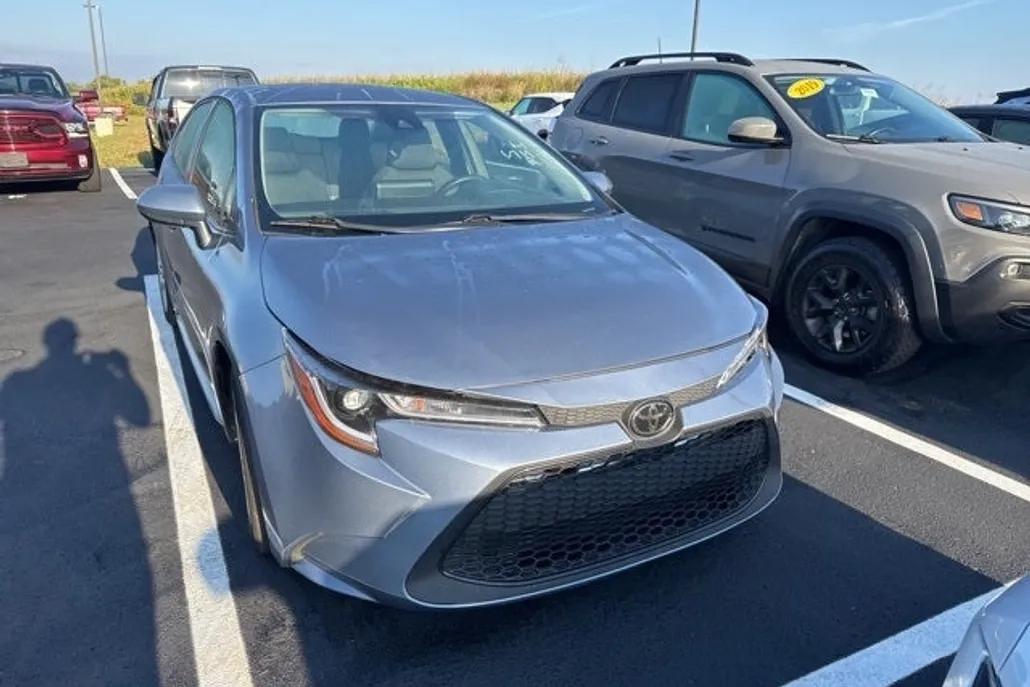2022 Toyota Corolla LE photo 1