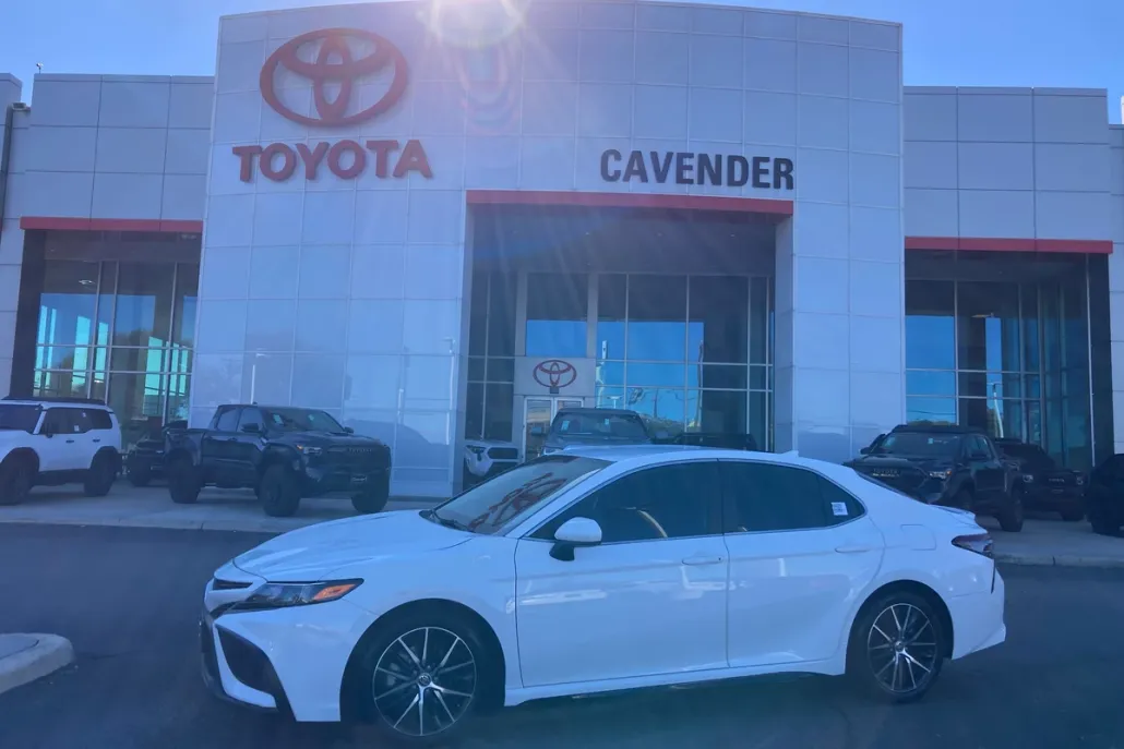 2021 Toyota Camry SE photo 1