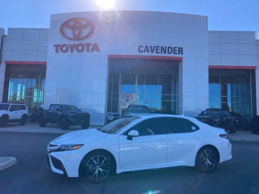 2021 Toyota Camry SE photo 1