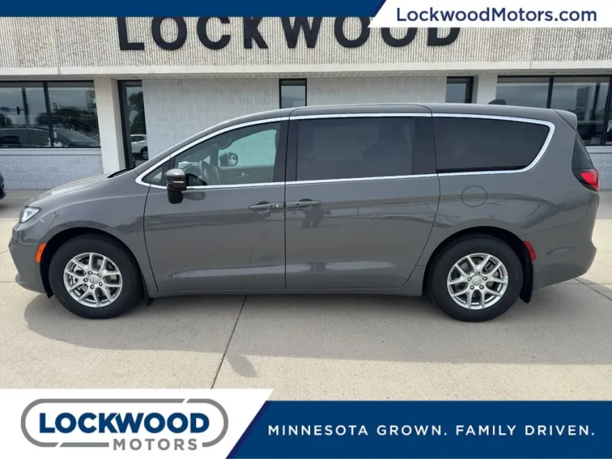 2025 Chrysler Pacifica photo 1