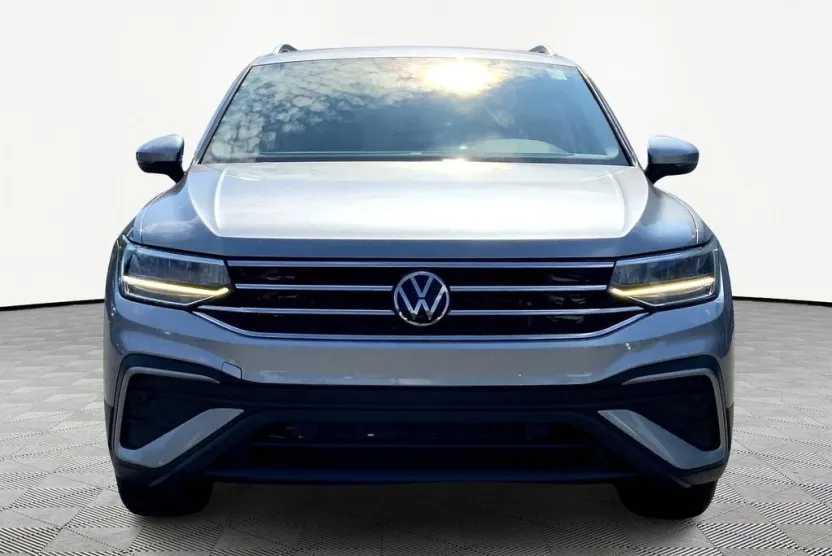 2022 Volkswagen Tiguan SE photo 1