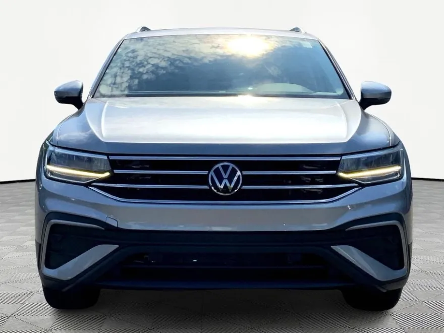 2022 Volkswagen Tiguan SE photo 1