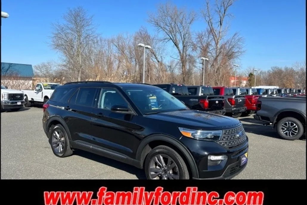 2022 Ford Explorer XLT photo 1