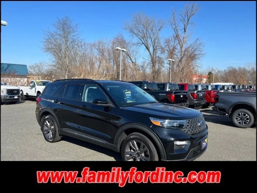 2022 Ford Explorer XLT photo 1