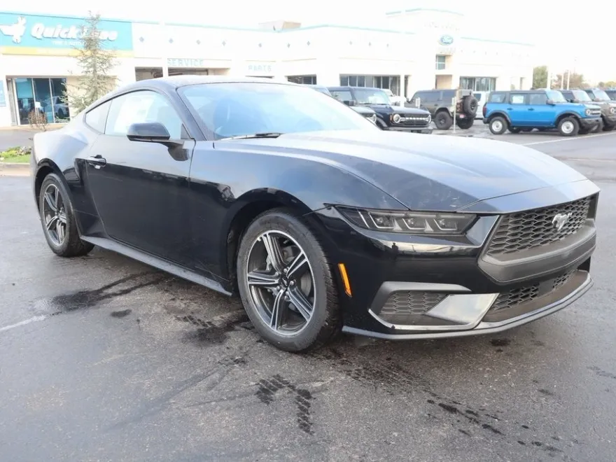 2025 Ford Mustang EcoBoost photo 1