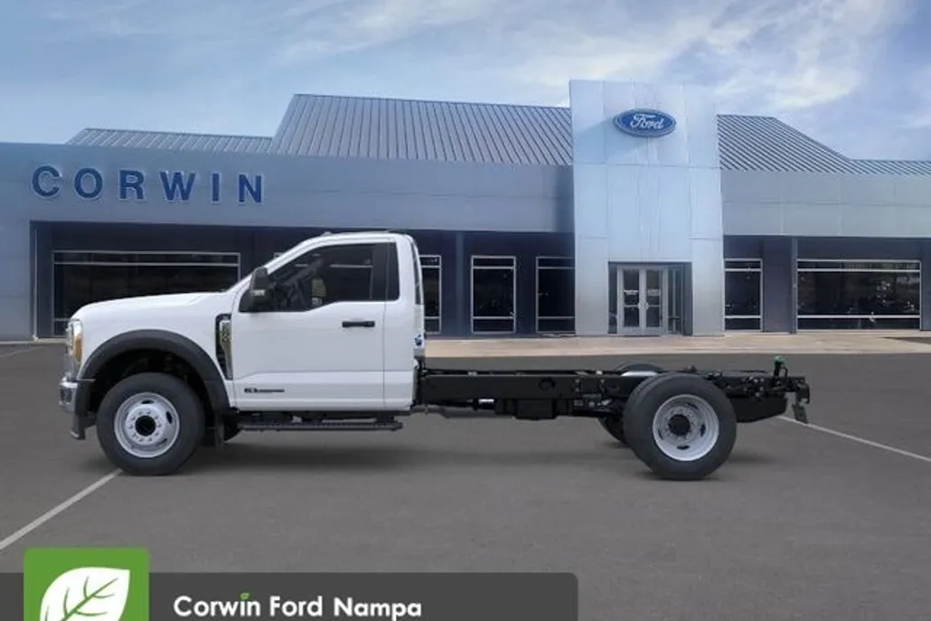 2025 Ford F-600 photo 1