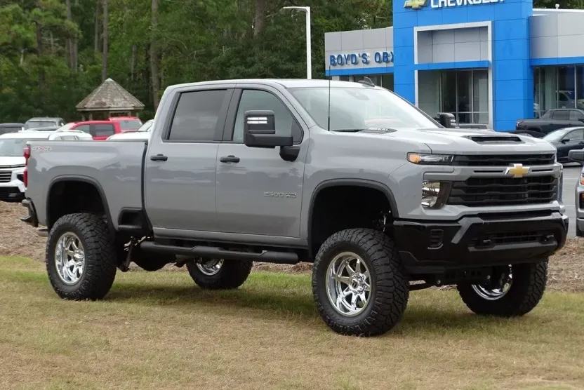 2025 Chevrolet Silverado 2500HD Custom photo 1