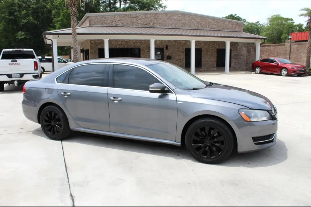 2014 Volkswagen Passat Wolfsburg Edition photo 1