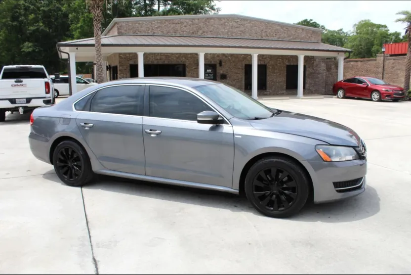 2014 Volkswagen Passat Wolfsburg Edition photo 1