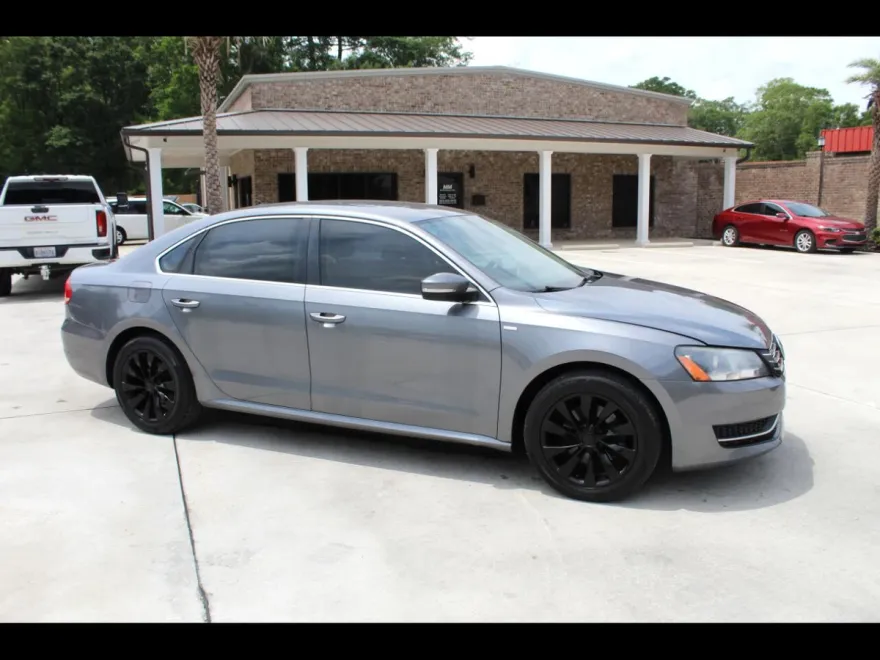 2014 Volkswagen Passat Wolfsburg Edition photo 1