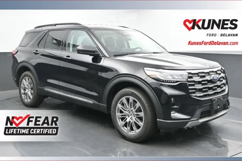 2025 Ford Explorer photo 1