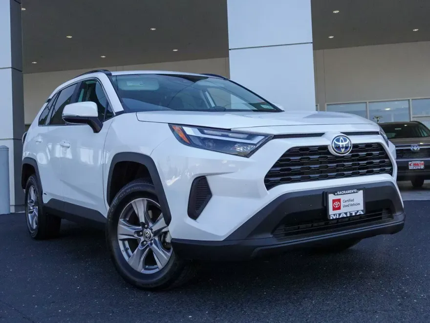 2023 Toyota RAV4 Hybrid LE photo 1