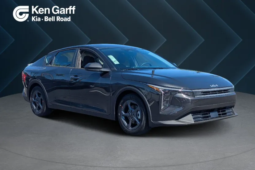 2025 Kia K4 LXS photo 1
