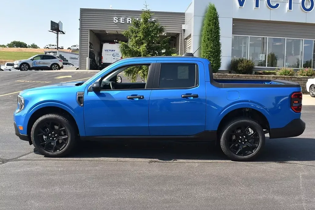 2025 Ford Maverick XLT photo 1