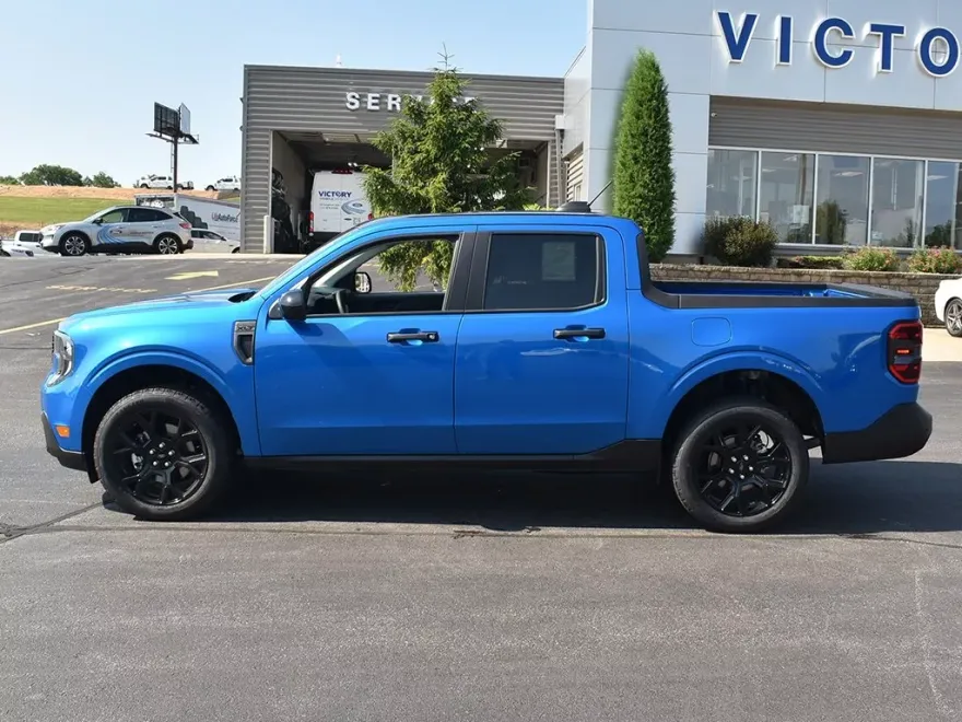 2025 Ford Maverick XLT photo 1