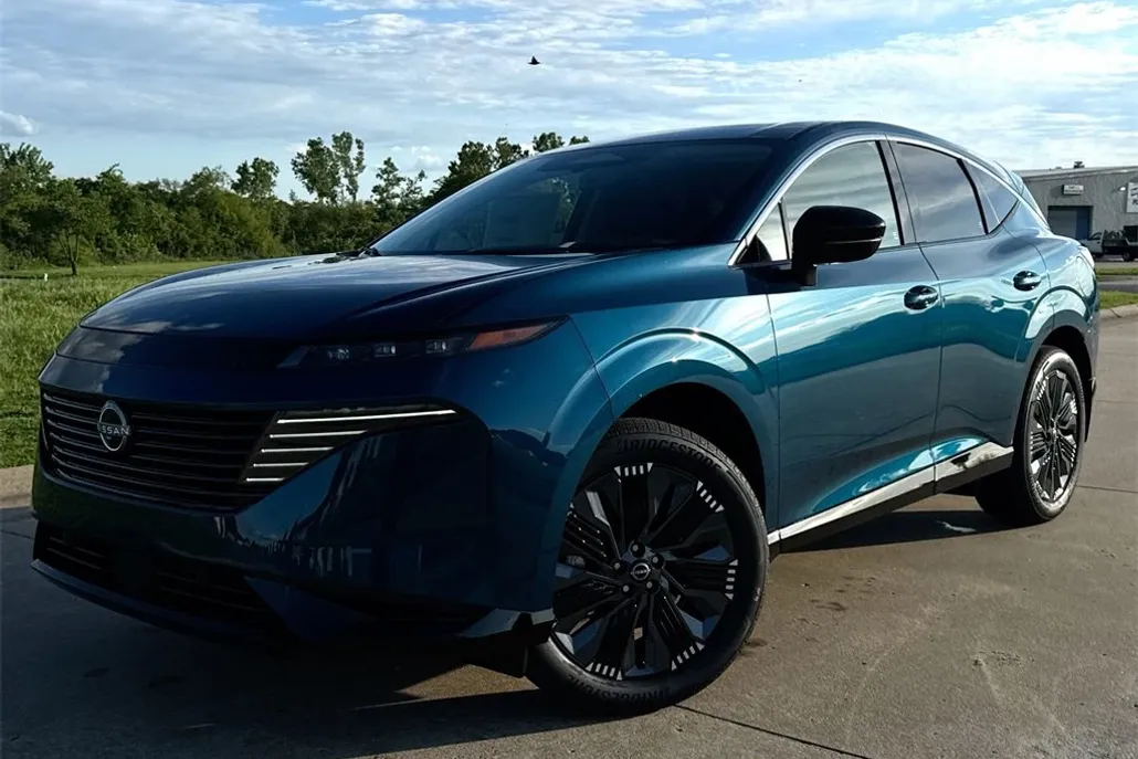 2025 Nissan Murano Platinum photo 1