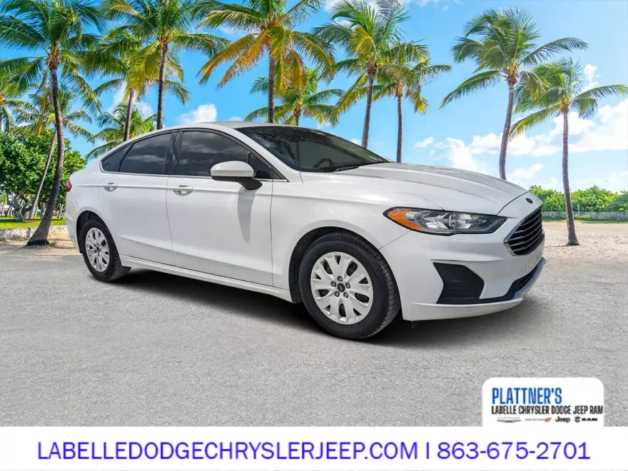2019 Ford Fusion S photo 1