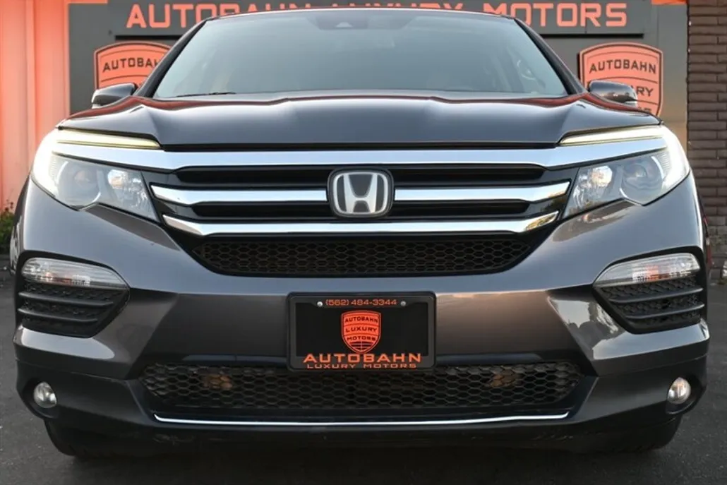 2016 Honda Pilot Touring photo 1