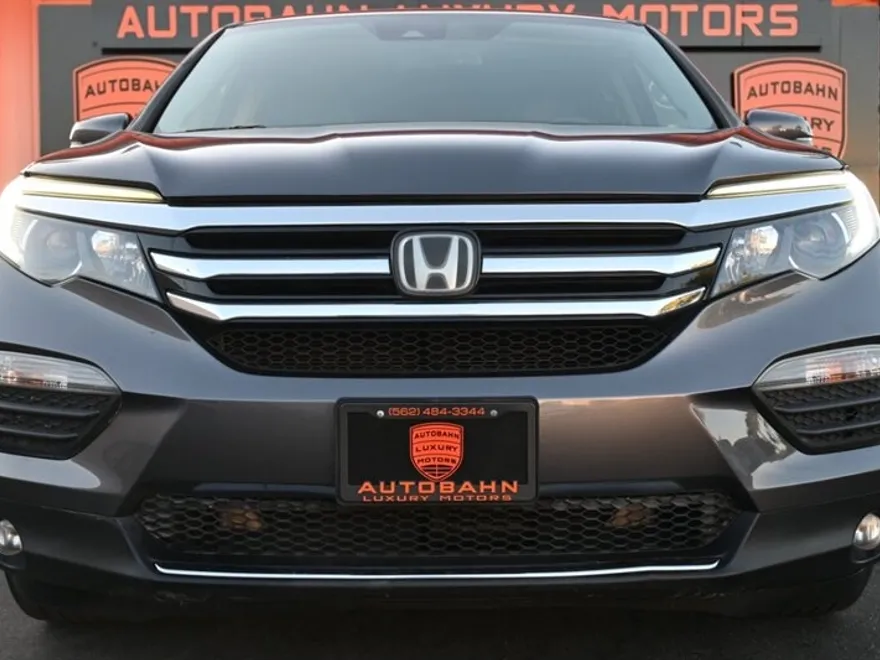2016 Honda Pilot Touring photo 1