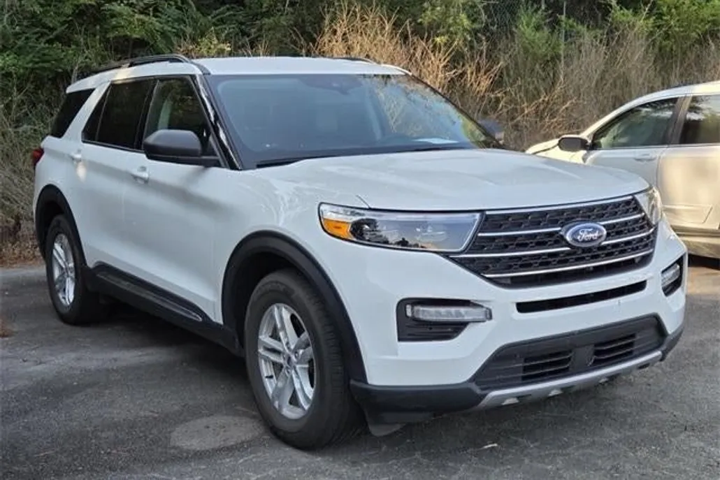 2022 Ford Explorer XLT photo 1