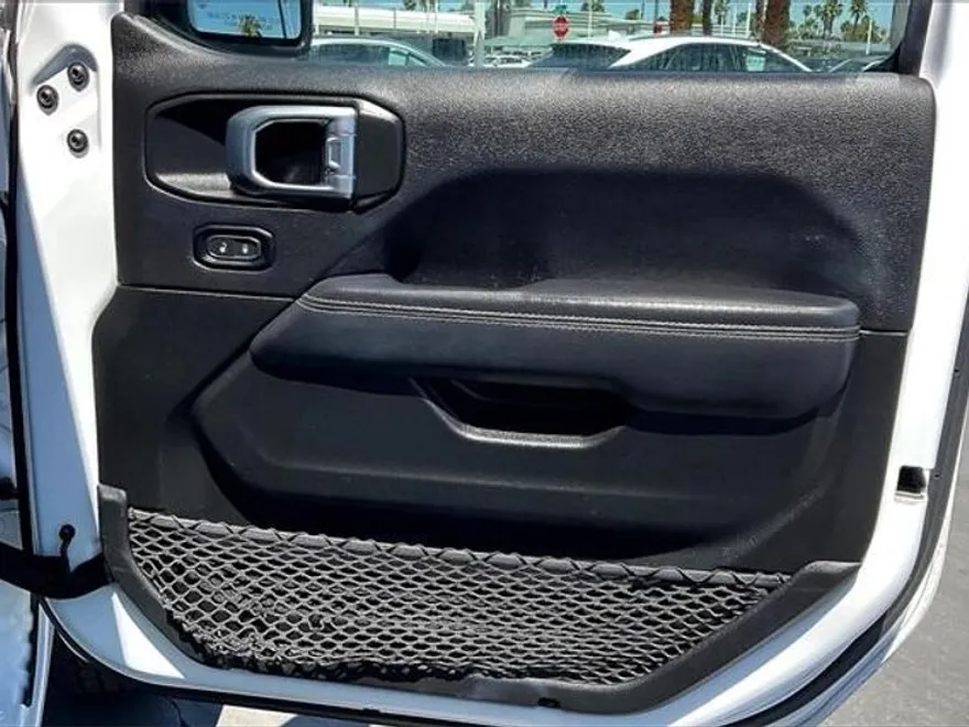 2023 Jeep Wrangler Sahara photo 20