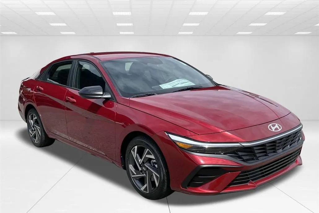 2025 Hyundai Elantra SEL Sport photo 1