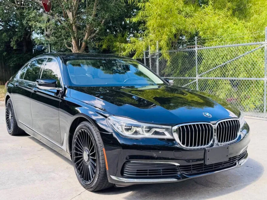 2019 Bmw 750i Sedan photo 1