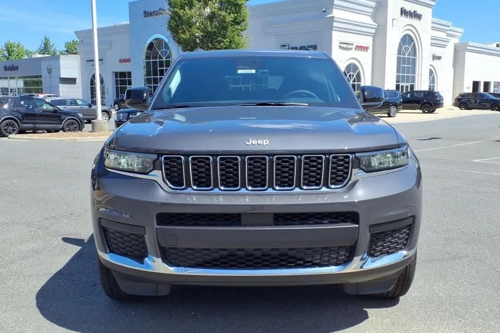 2025 Jeep Grand Cherokee Laredo X photo 1