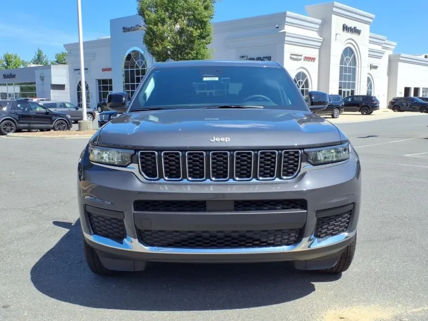 2025 Jeep Grand Cherokee Laredo X photo 1