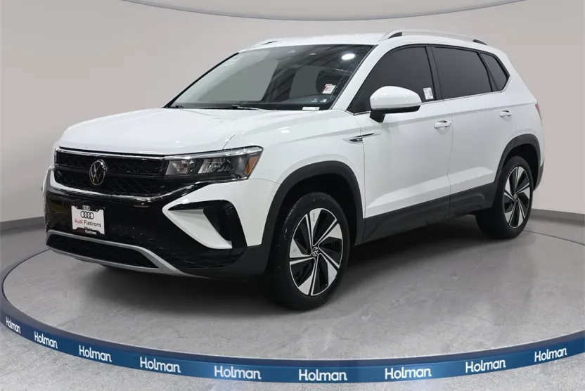 2024 Volkswagen Taos SE photo 1