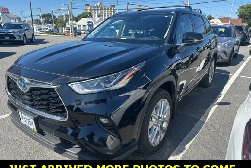 2022 Toyota Highlander Hybrid Limited photo 1