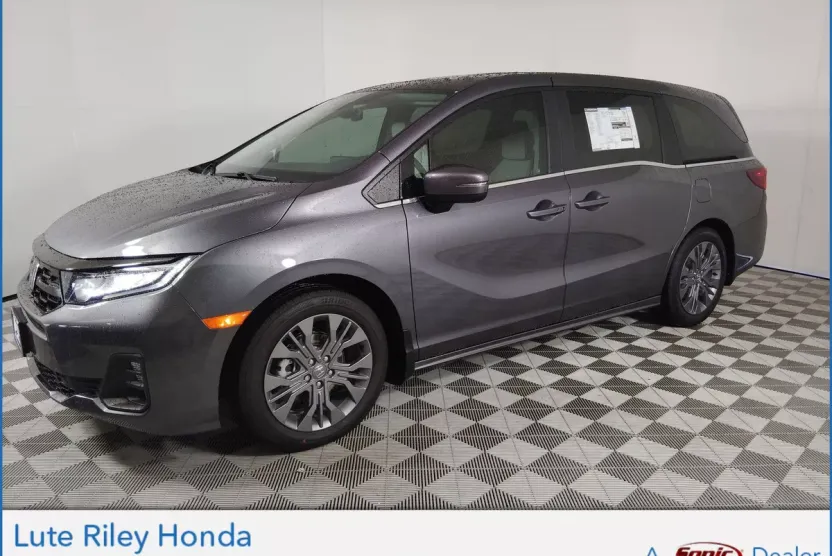 2026 Honda Odyssey Touring photo 1